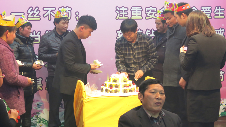 公司每月給員工舉辦集體生日Party